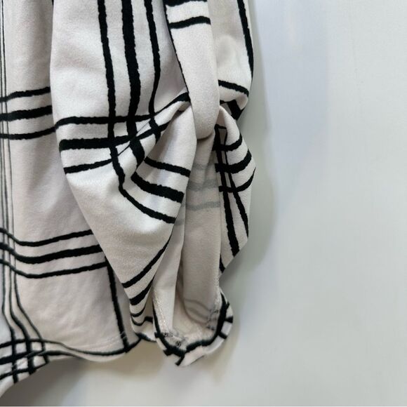 Above and Beyond Black and Cream Stripe Size M Button Front Tab Sleeve Blouse - Picture 5 of 9